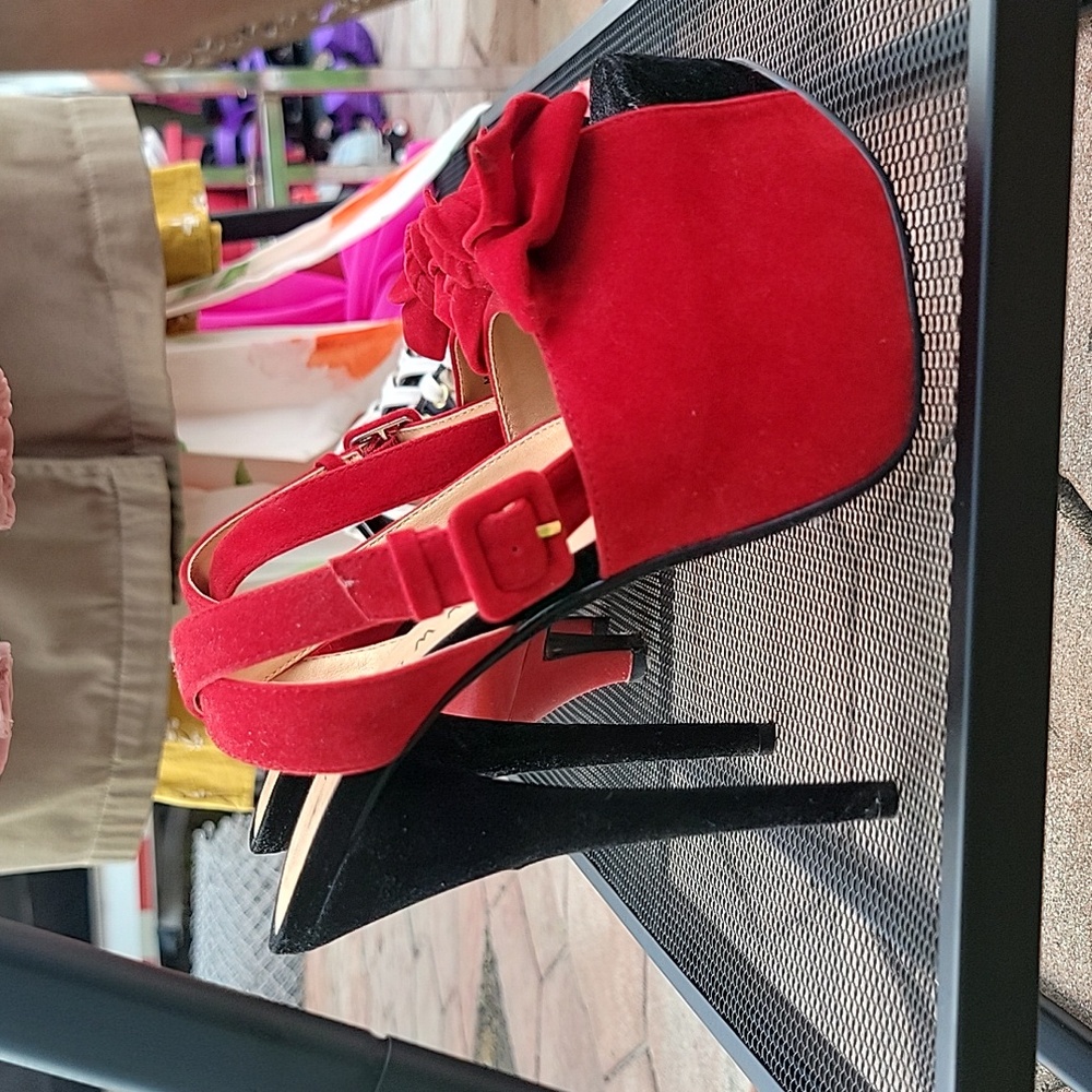Shoes - Picture 3 of 4